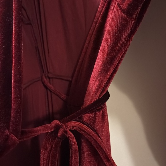 Baltic Born Red Velvet Gown - NWT - size small - wrap dress- maxi - Picture 4 of 7
